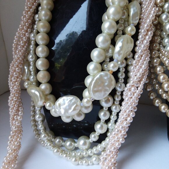 Lot 13 Vintage Faux Pearl Necklaces, Some signed, Gold Plated, Filled - Picture 5 of 11